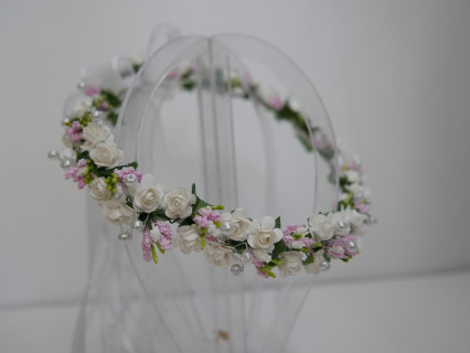 Biało różowy wianek z kokardą