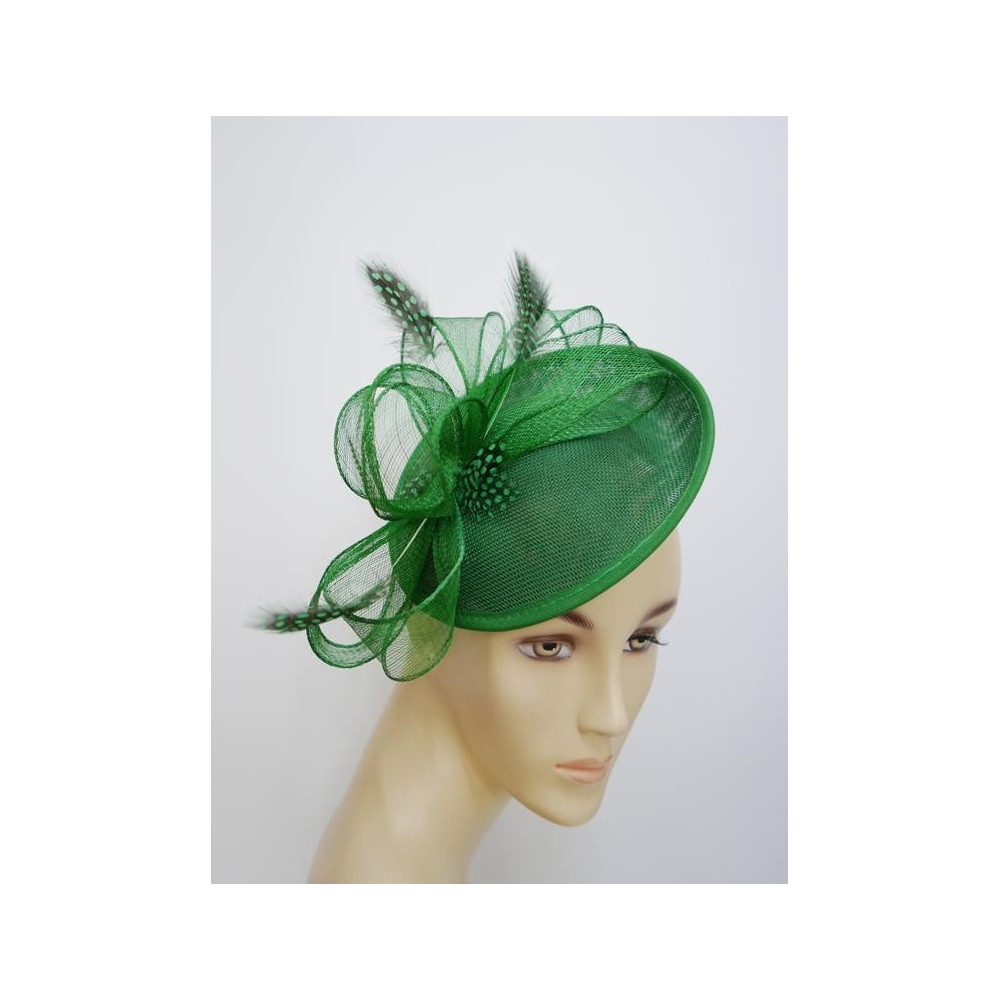 Zielony kapelusik koktajlowy  z lnu na przepasce