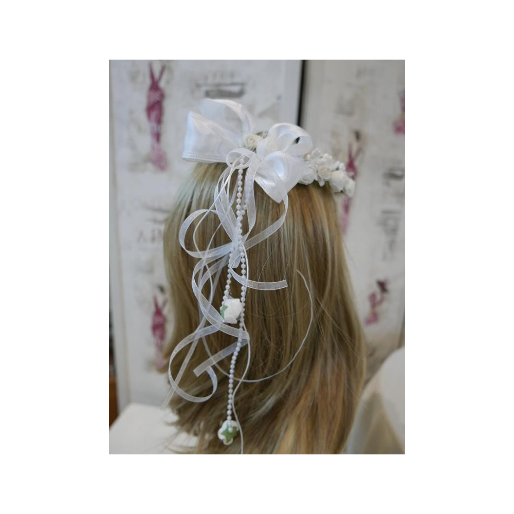 Biały wianek z kwiatów jak żywe