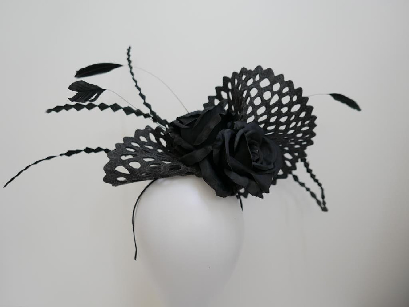 Stalowy fascynator z piórami Ascot Derby