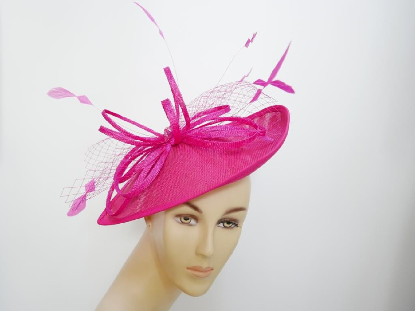 Fuksja kapelusz koktajlowy z lnu