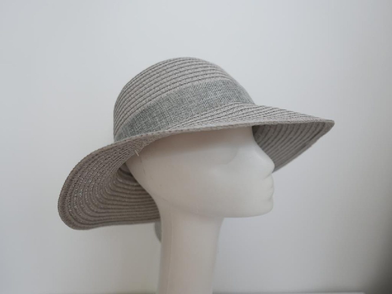 Szary słomkowy letni  kapelusz  56-57 cm