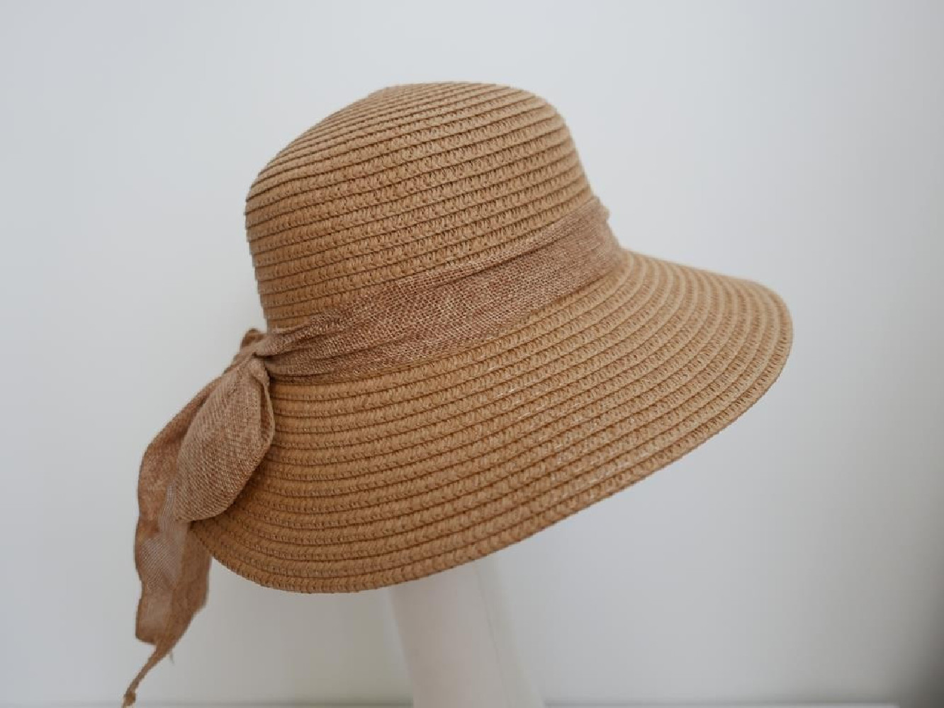 Beżowy słomkowy letni  kapelusz  55-56 cm