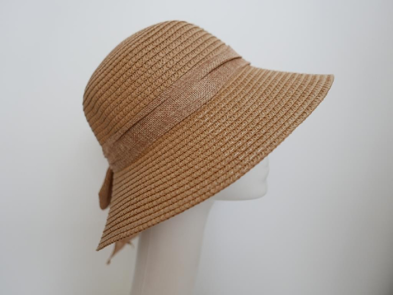 Beżowy słomkowy letni  kapelusz  55-56 cm