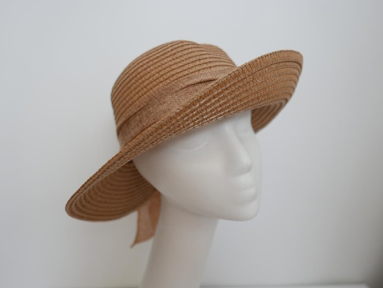 Beżowy słomkowy letni  kapelusz  55-56 cm
