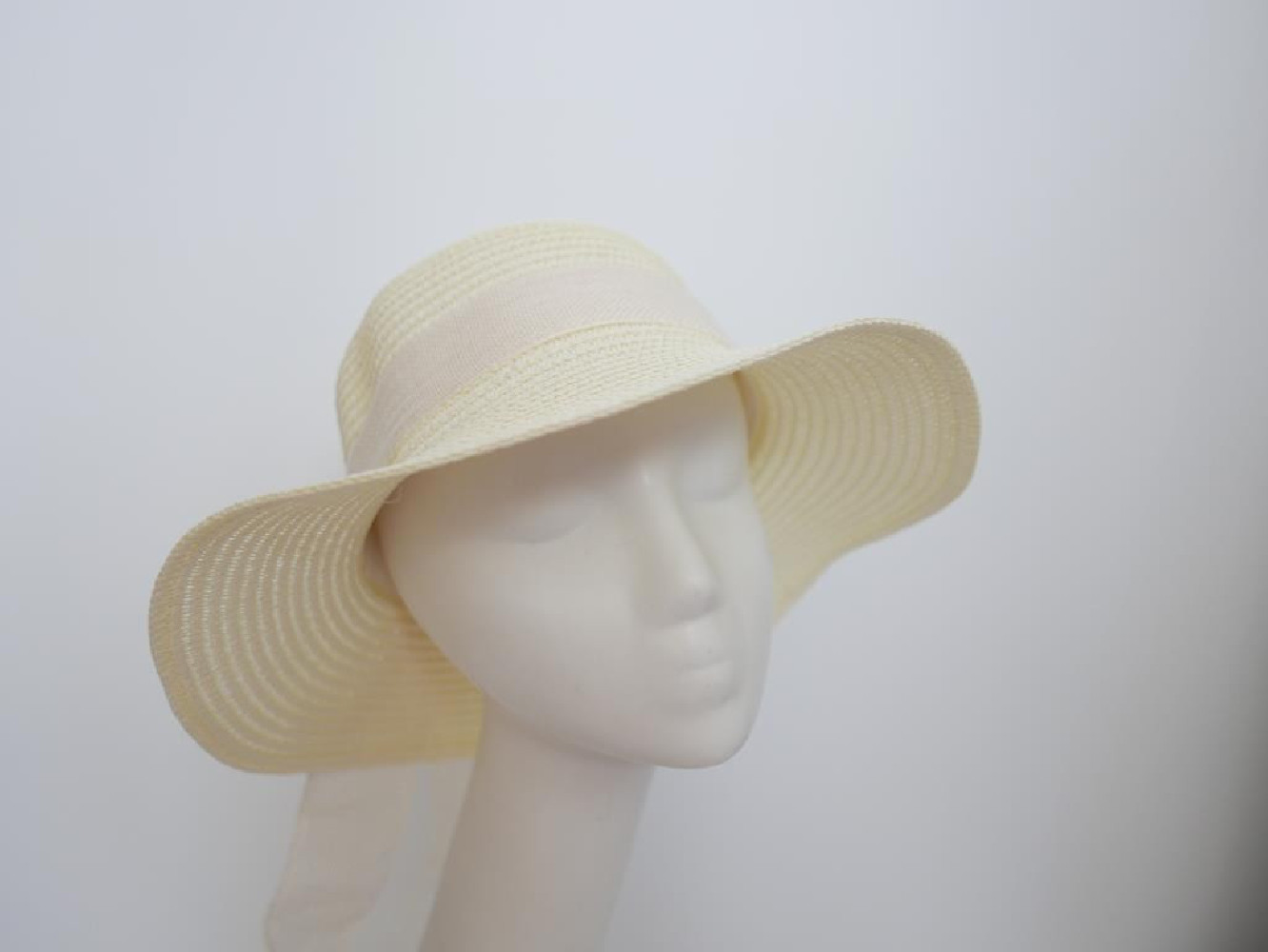 Kremowy słomkowy letni  kapelusz  55-56 cm