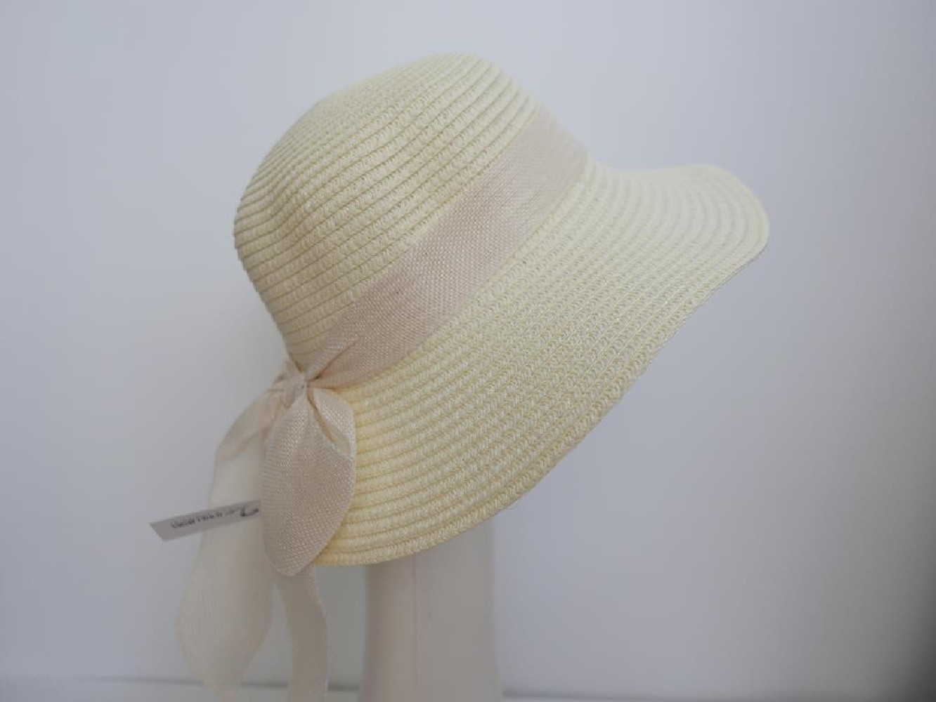 Kremowy słomkowy letni  kapelusz  55-56 cm