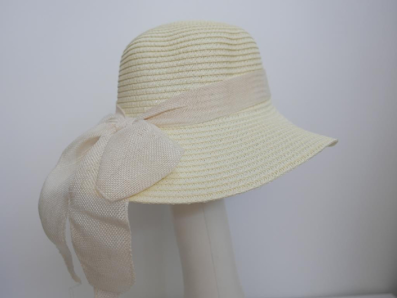 Kremowy słomkowy letni  kapelusz  55-56 cm