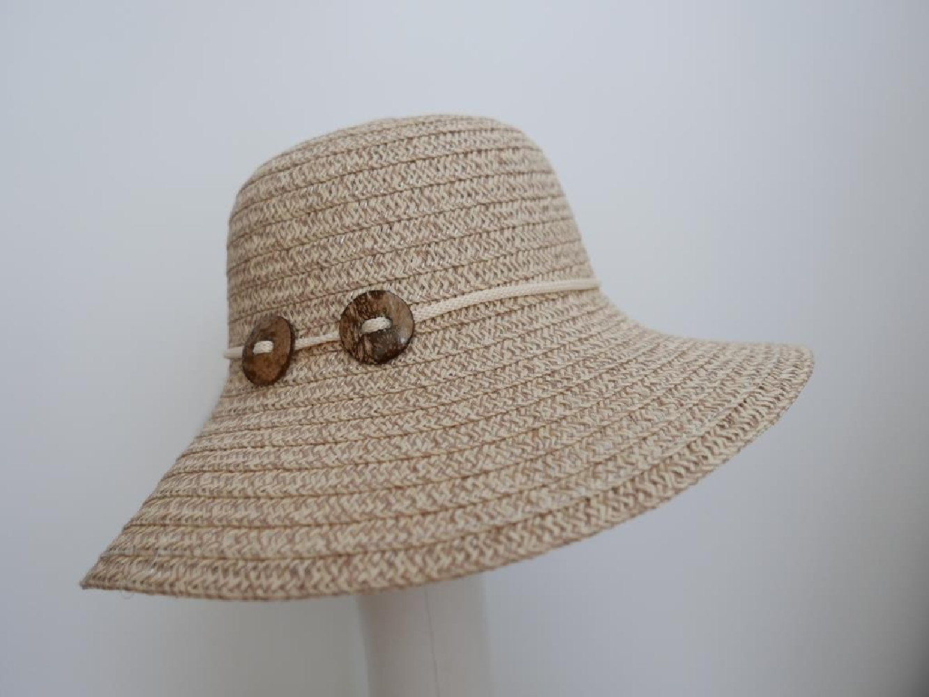 Beżowy słomkowy letni  kapelusz  58-59 cm