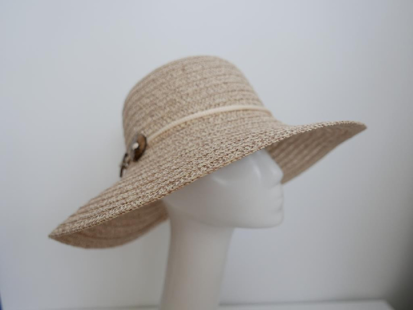 Beżowy słomkowy letni  kapelusz  58-59 cm