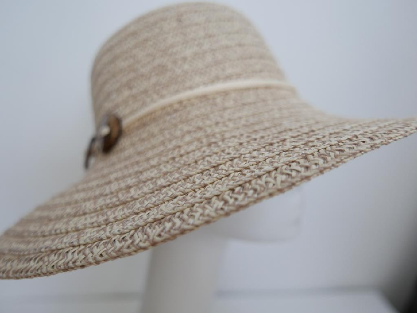 Beżowy słomkowy letni  kapelusz  58-59 cm