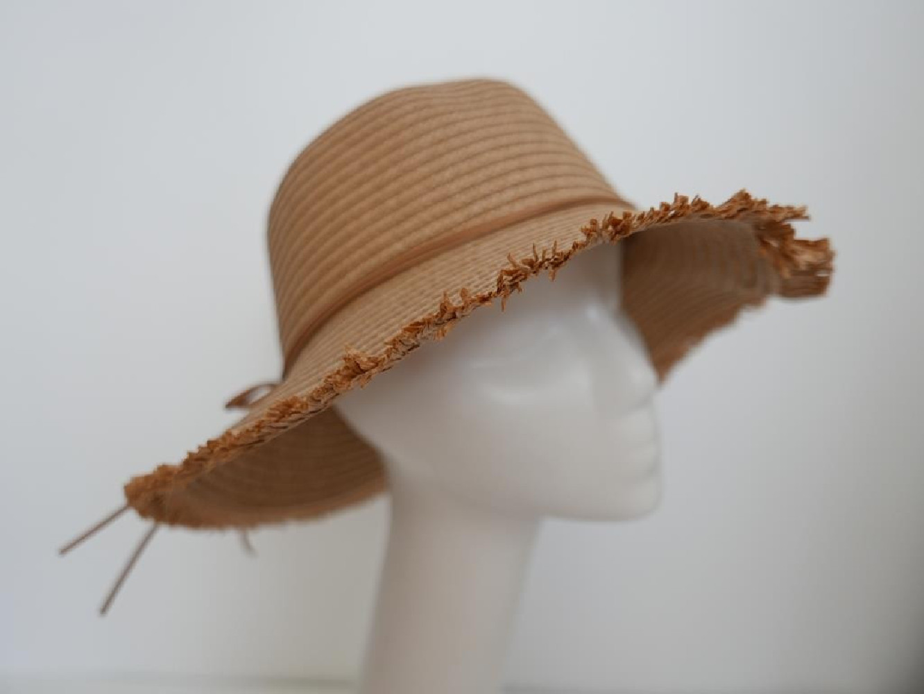 Beżowy słomkowy letni  kapelusz  56-57 cm