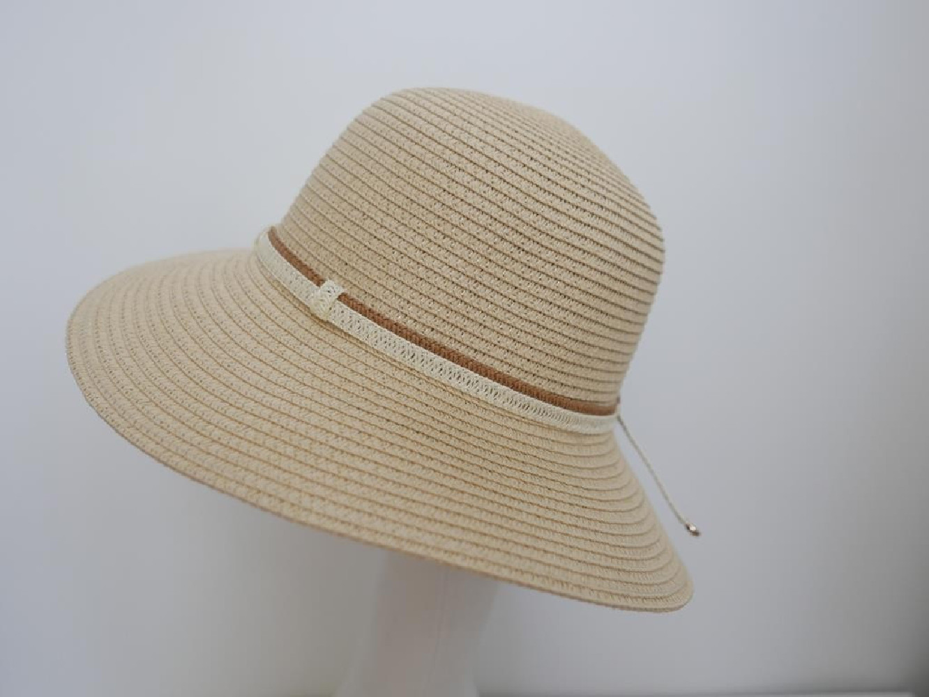 Beżowy słomkowy letni  kapelusz  55-56 cm