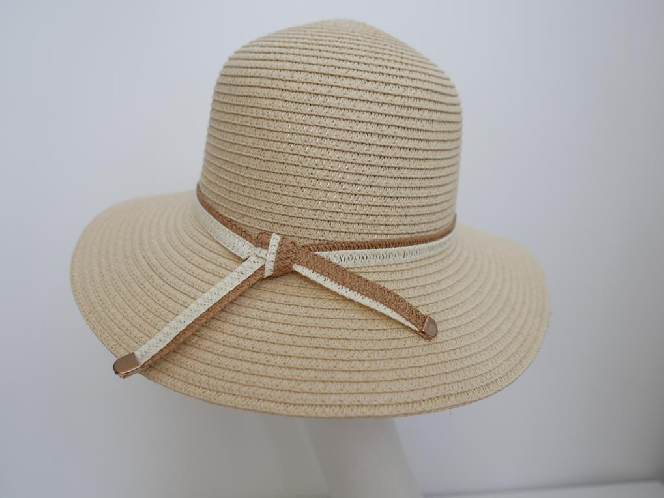 Beżowy słomkowy letni  kapelusz  55-56 cm