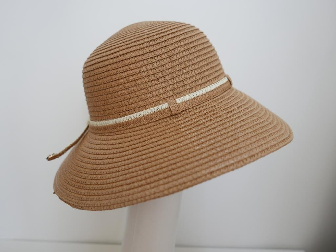 Beżowy słomkowy letni  kapelusz  57-58 cm