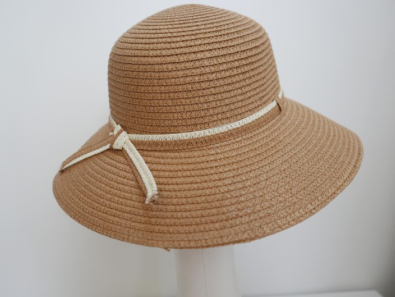 Beżowy słomkowy letni  kapelusz  57-58 cm
