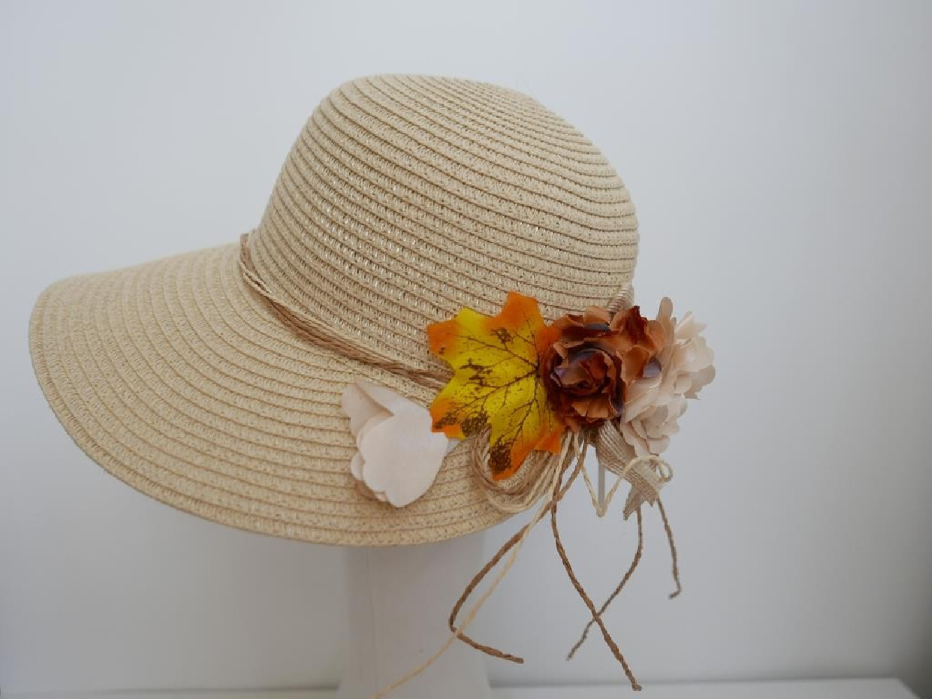 Beżowy słomkowy letni  kapeluszdo 57 cm