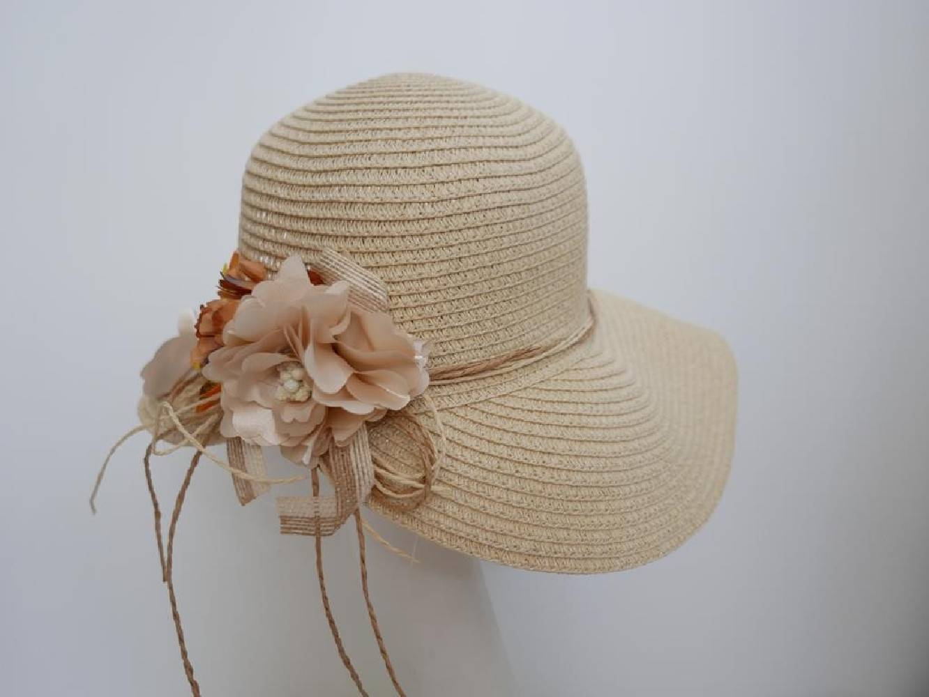 Beżowy słomkowy letni  kapeluszdo 57 cm