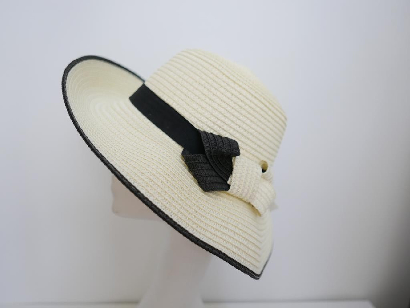 Kremowy słomkowy letni  kapelusz  55-56 cm