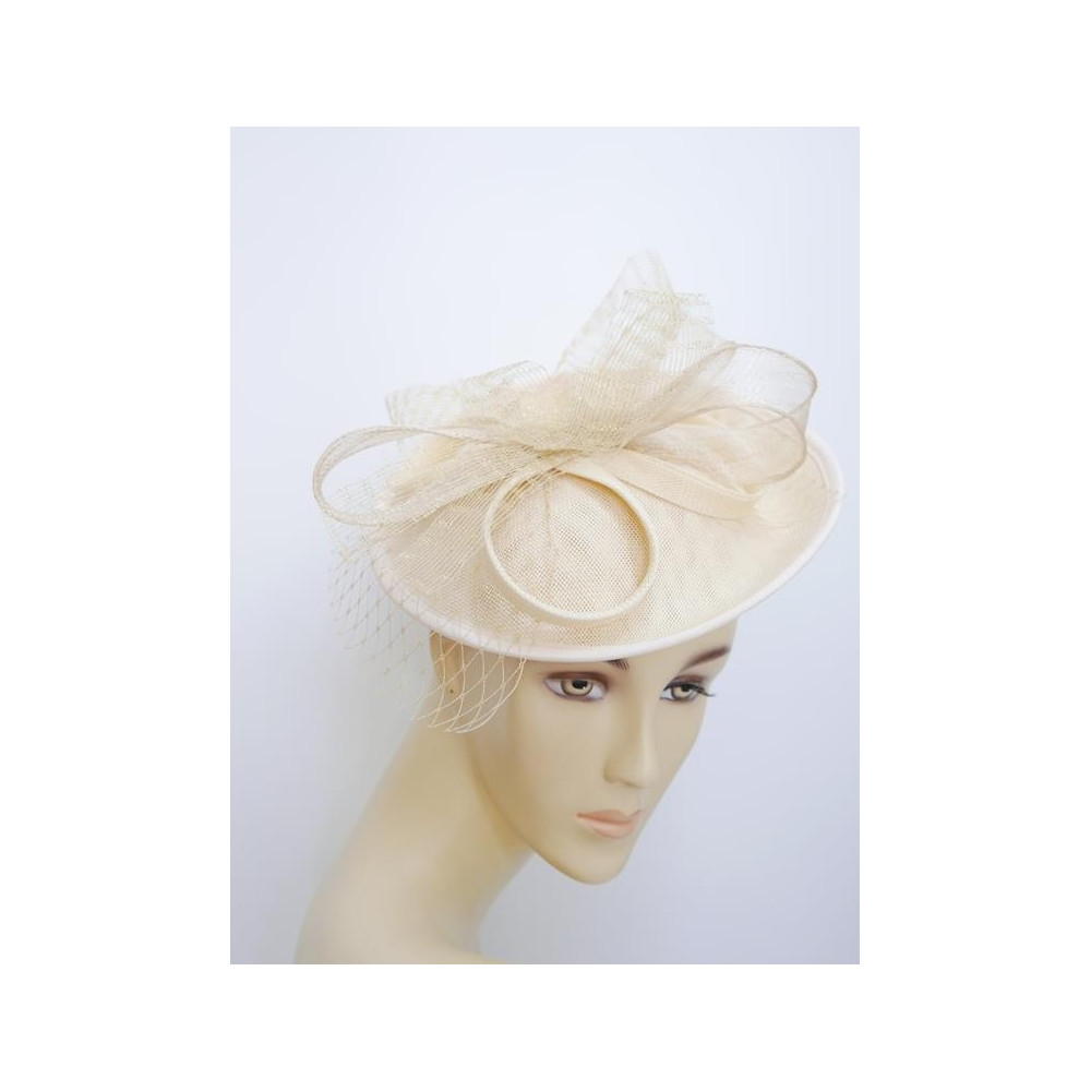 Beżowo złoty kapelusik koktailowy z lnu i sinamay z woalką