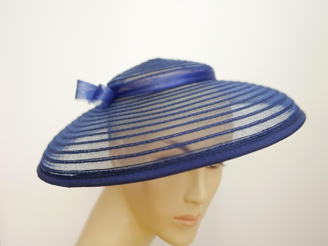 Granatowy kapelusz koktajlowy dysk