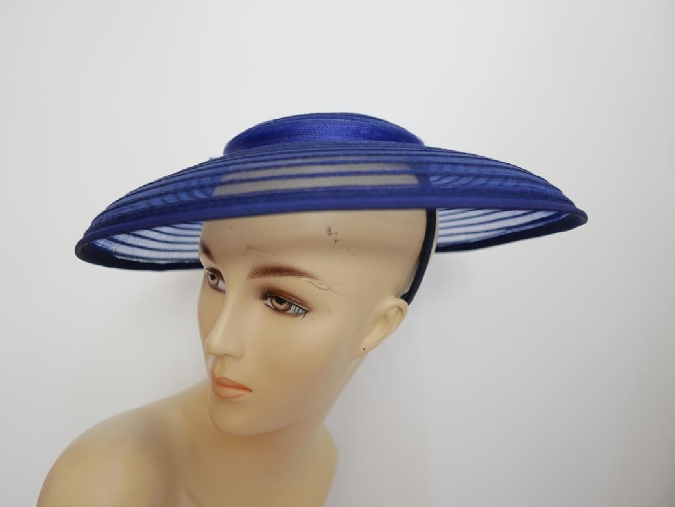 Granatowy kapelusz koktajlowy dysk