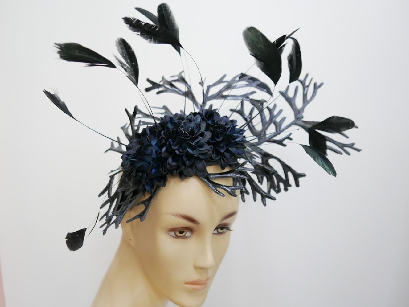 Szałowy stalowo granatowy fascynator