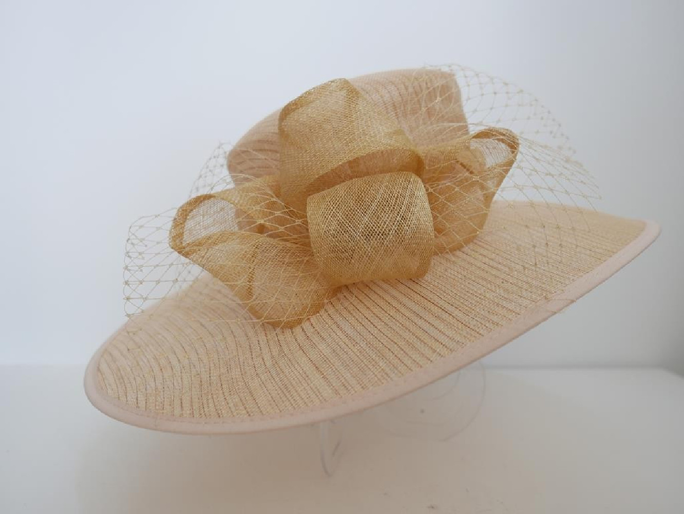 Złoty beż kapelusz z sinamay do 57 cm