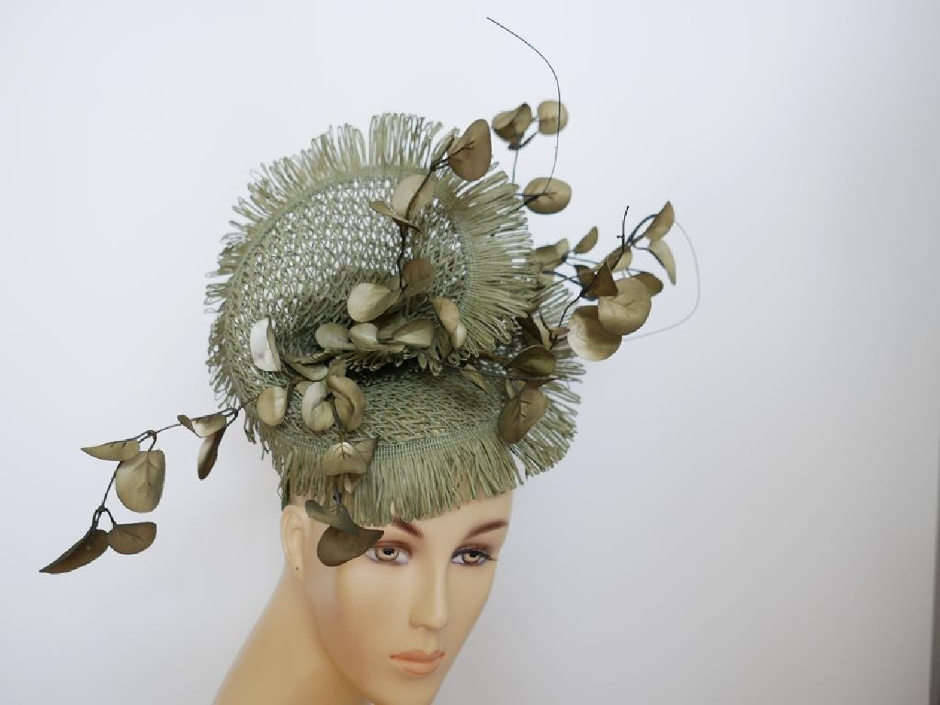 Zielony letni  fascynator z piórami