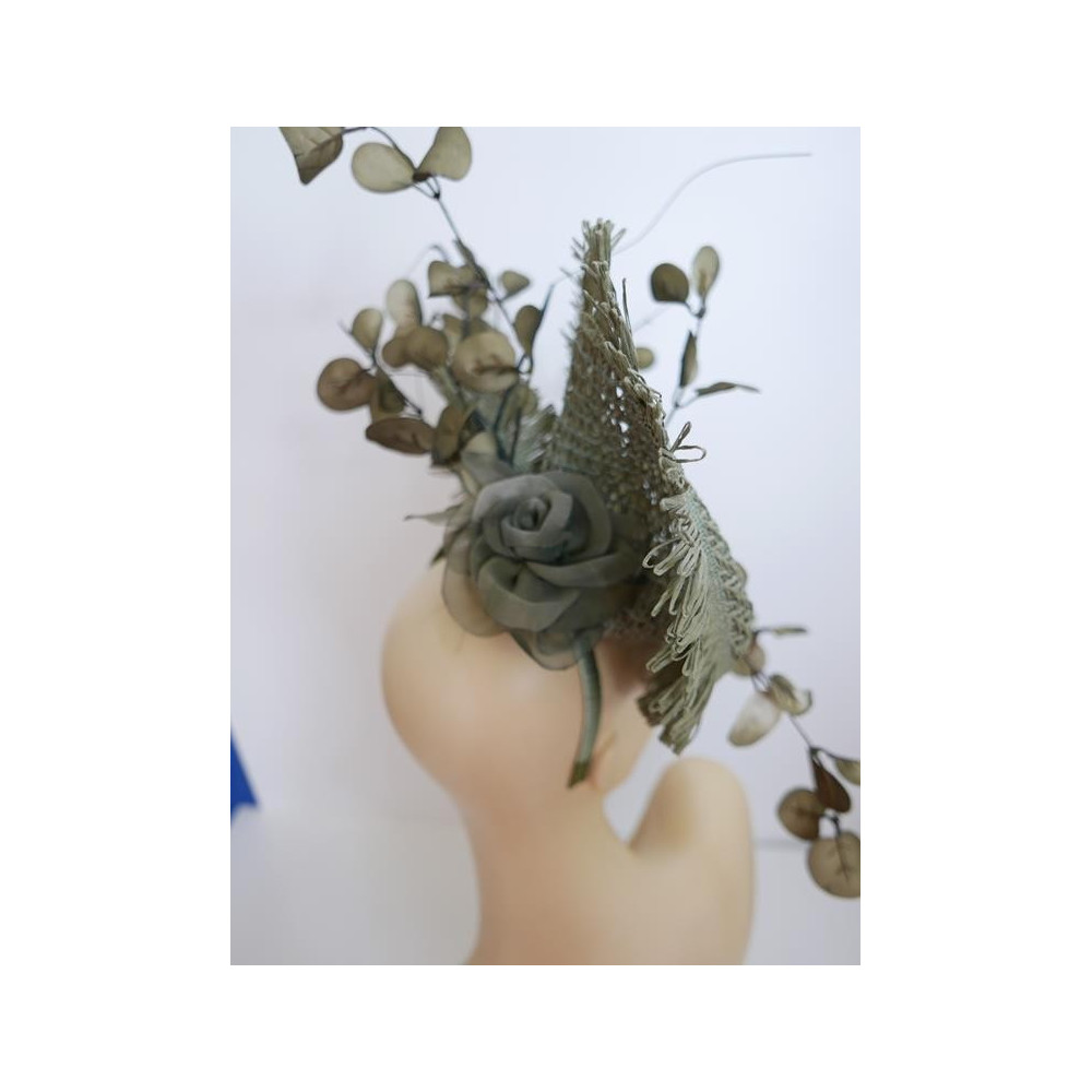 Zielony letni  fascynator z piórami
