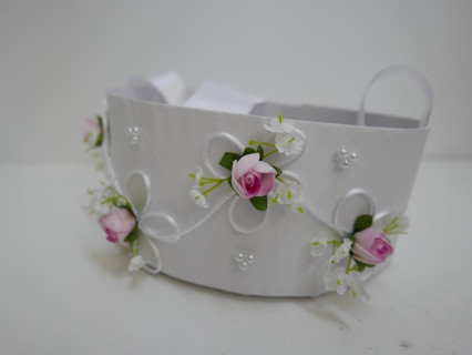 Biało różowy koszyczek do sypania kwiatów