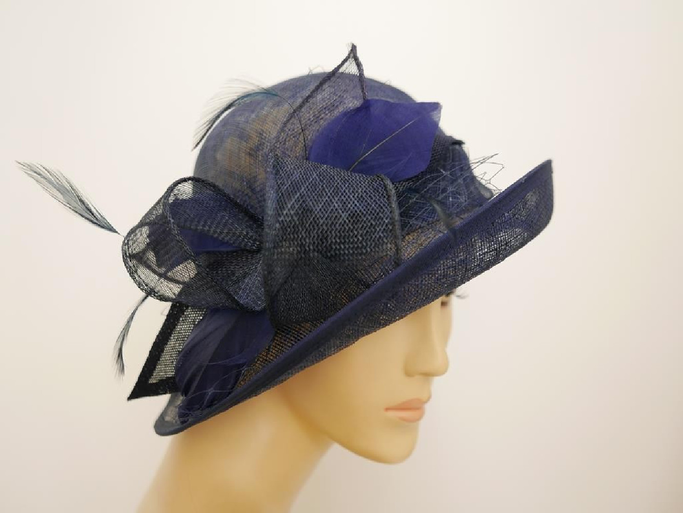 Granatowy kapelusz z sinamay model retro regulowany do 58 cm