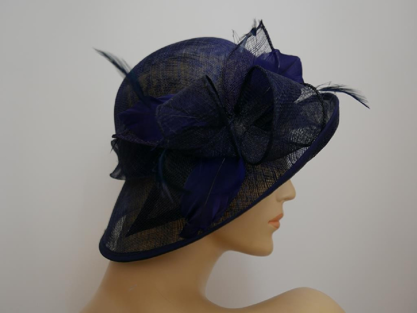 Granatowy kapelusz z sinamay model retro regulowany do 58 cm