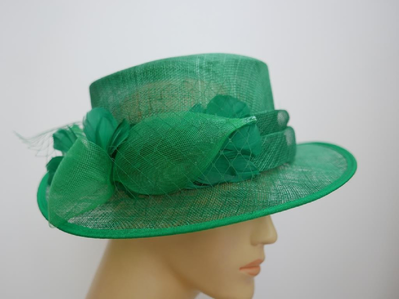 Zielony kanotier z sinamay do 57 cm