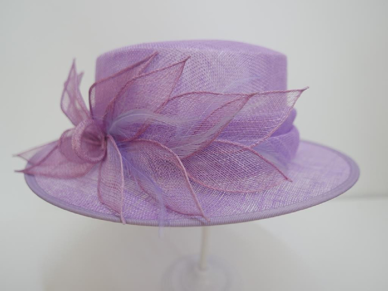 Liliowy kanotier z sinamay do 57 cm