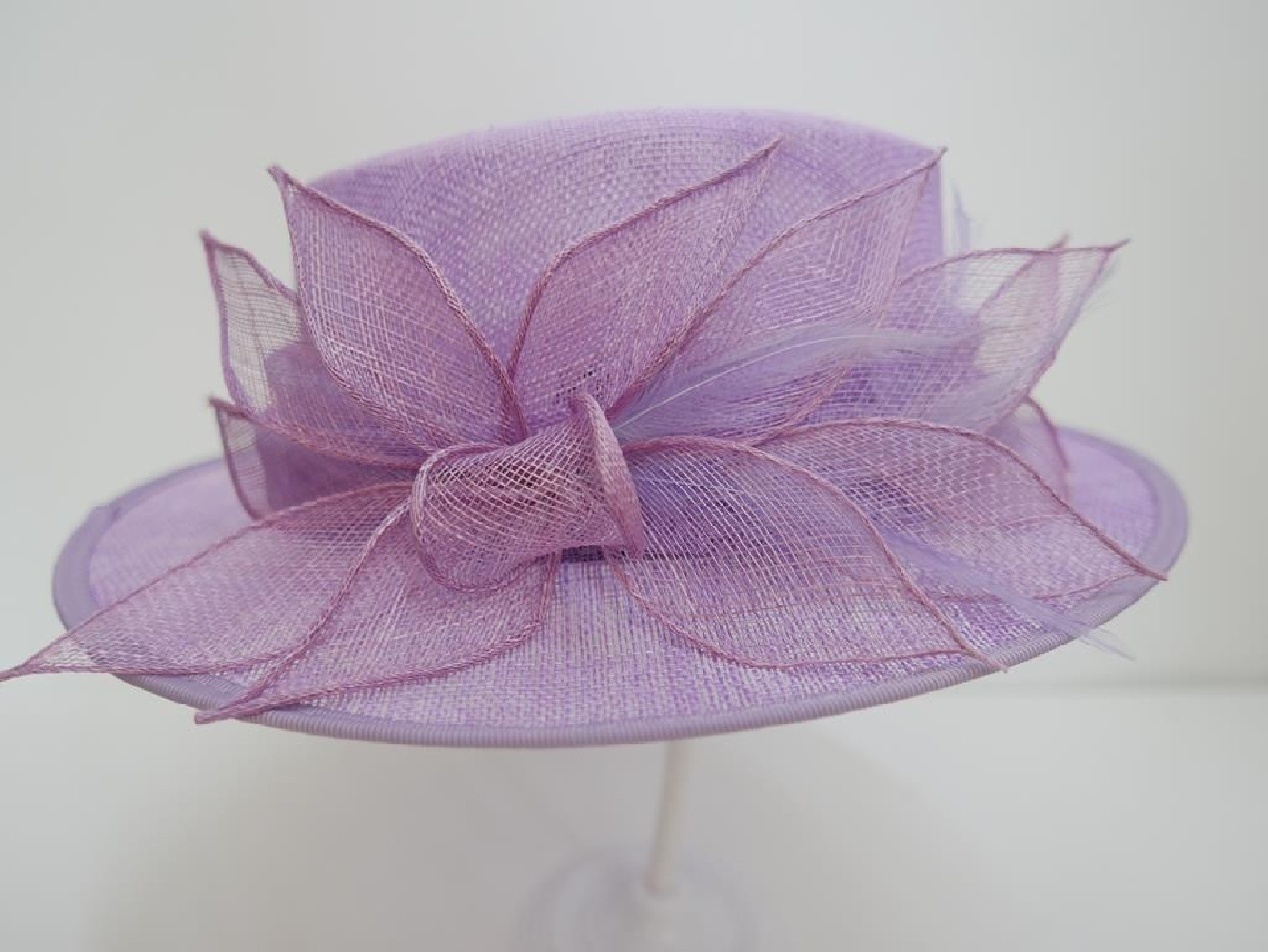 Liliowy kanotier z sinamay do 57 cm