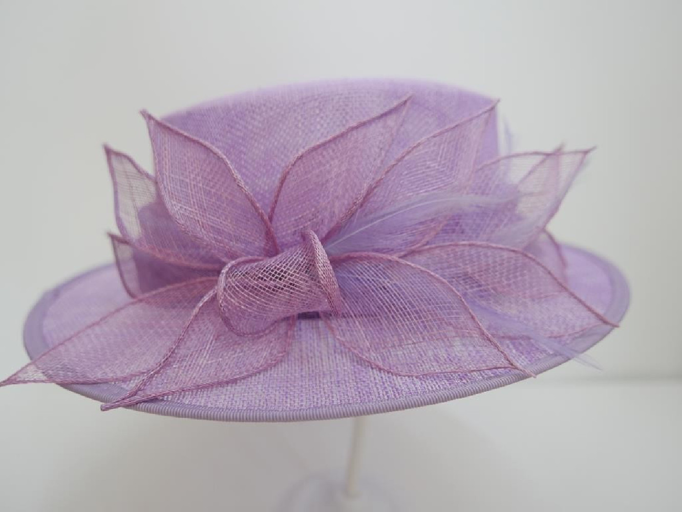 Liliowy kanotier z sinamay do 57 cm