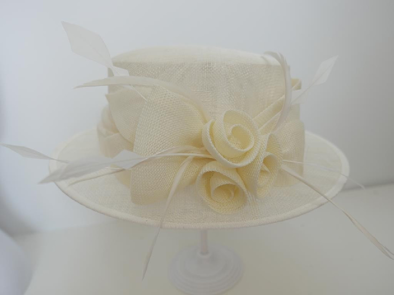 Śmietankowy kanotier z sinamay do 57 cm