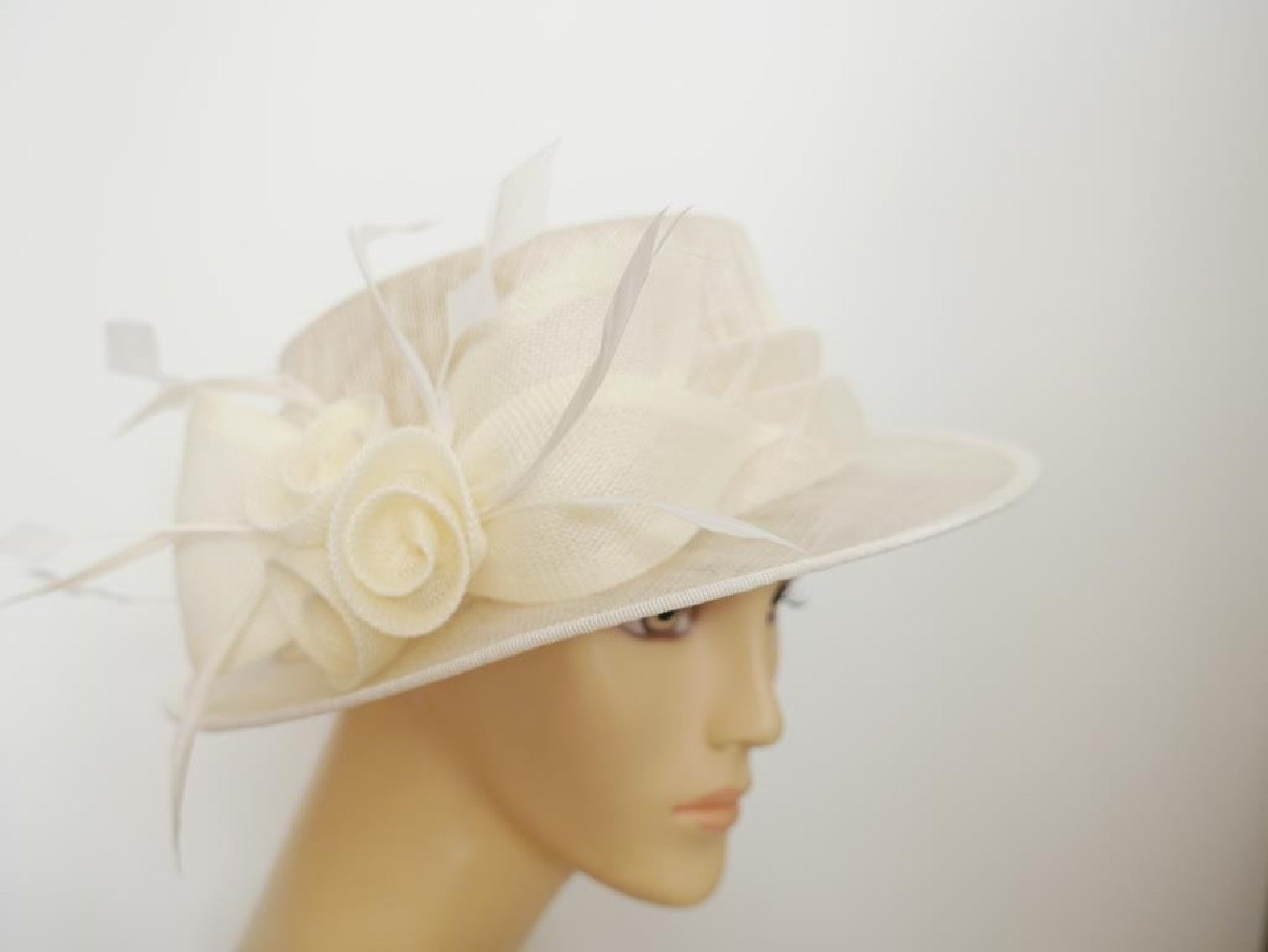 Śmietankowy kanotier z sinamay do 57 cm