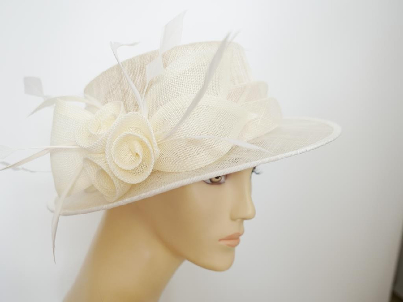 Śmietankowy kanotier z sinamay do 57 cm