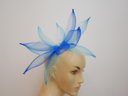 Niebieski  fascynator z crin na przepasce