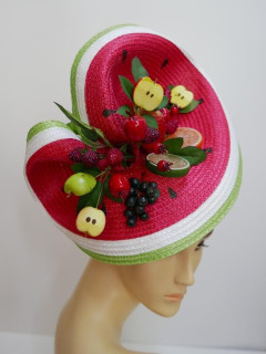 Owocowy fascynator na przepasce