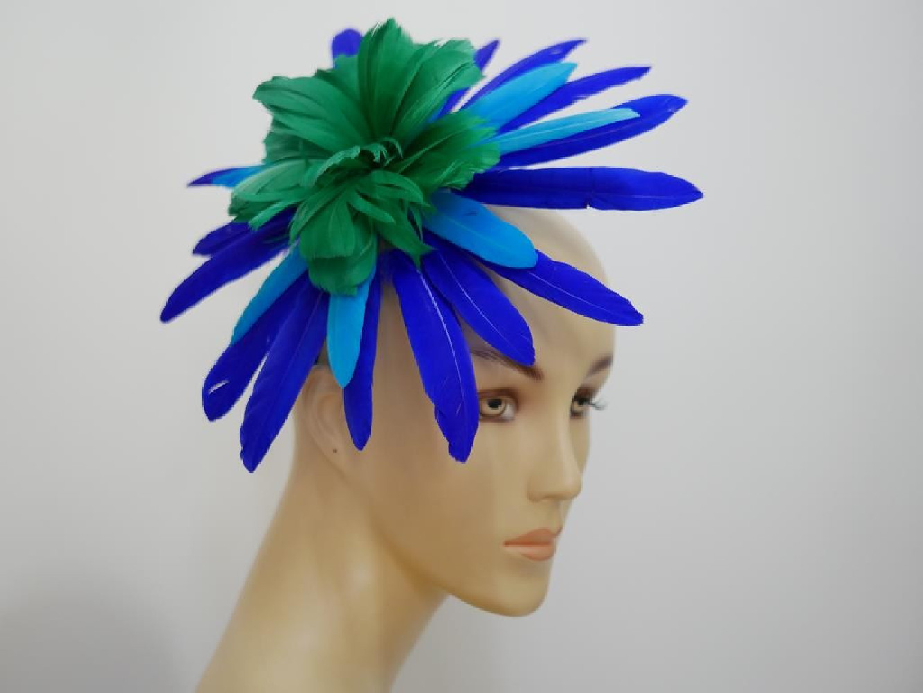 Niebiesko turkusowo zielony fascynator  z piór