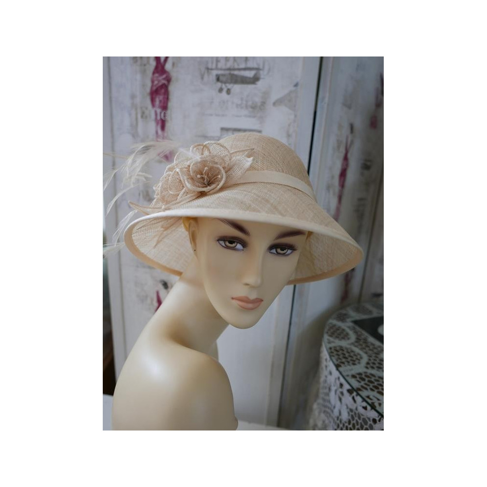 Beżowy wizytowy kapelusz  sinamay do 56cm regulowany