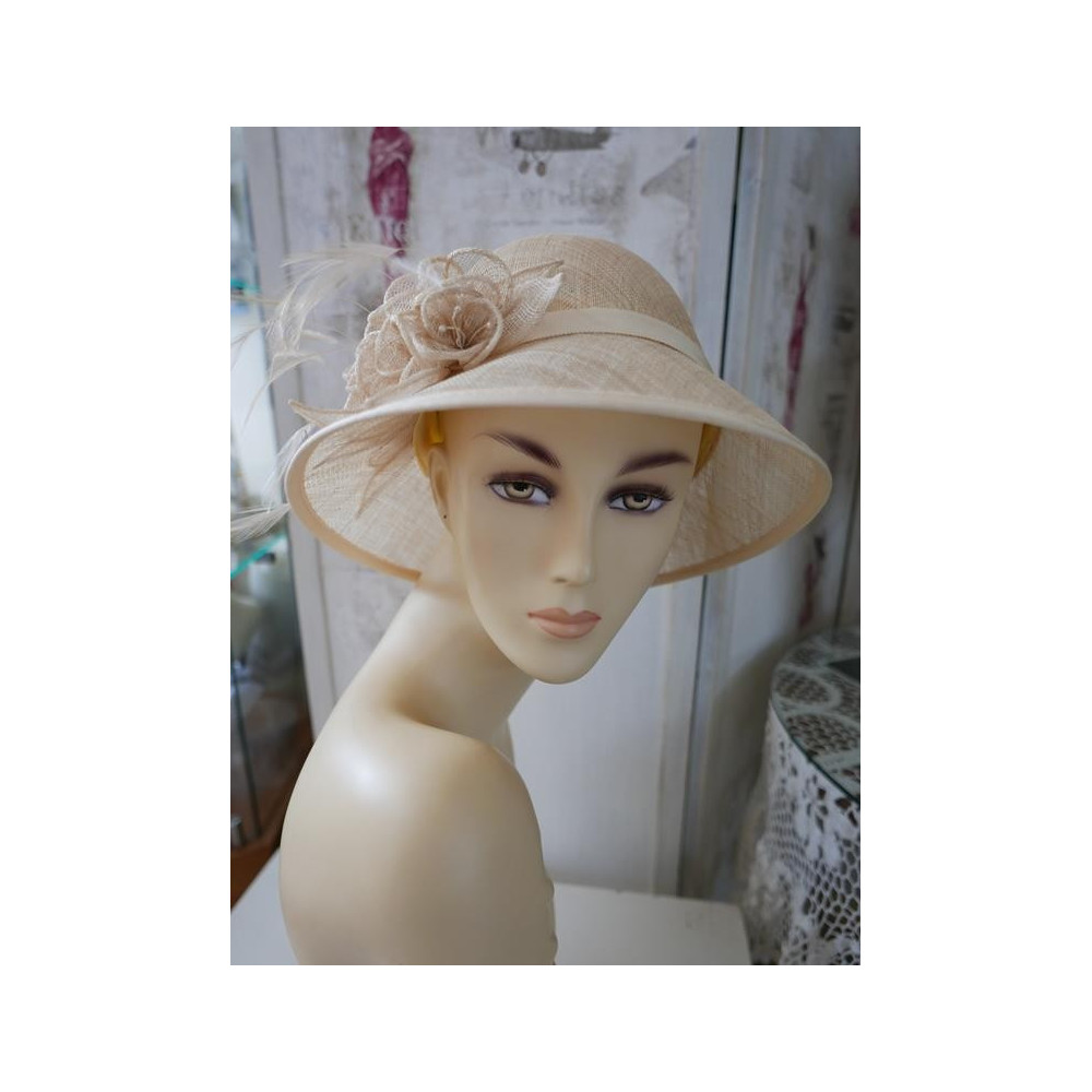 Beżowy wizytowy kapelusz  sinamay do 56cm regulowany