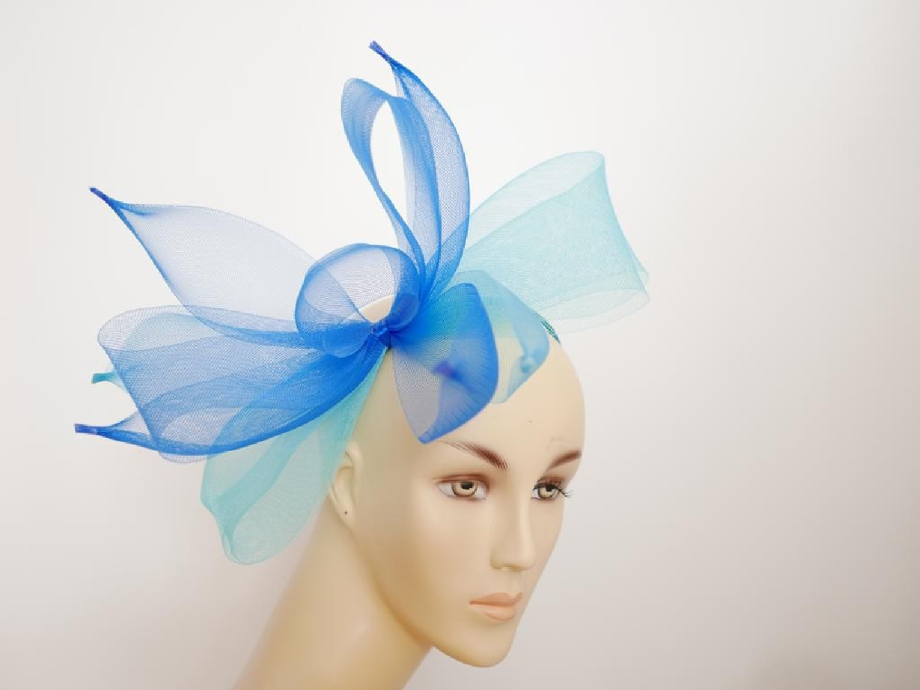 Niebiesko turkusowy fascynator z crin na przepasce