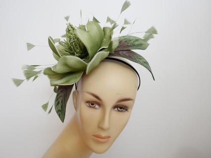 Zielony kwiat  fascynator  na opasce