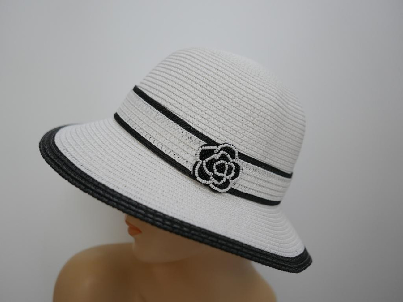 Biało czarny letni  kapelusz do 56 cm