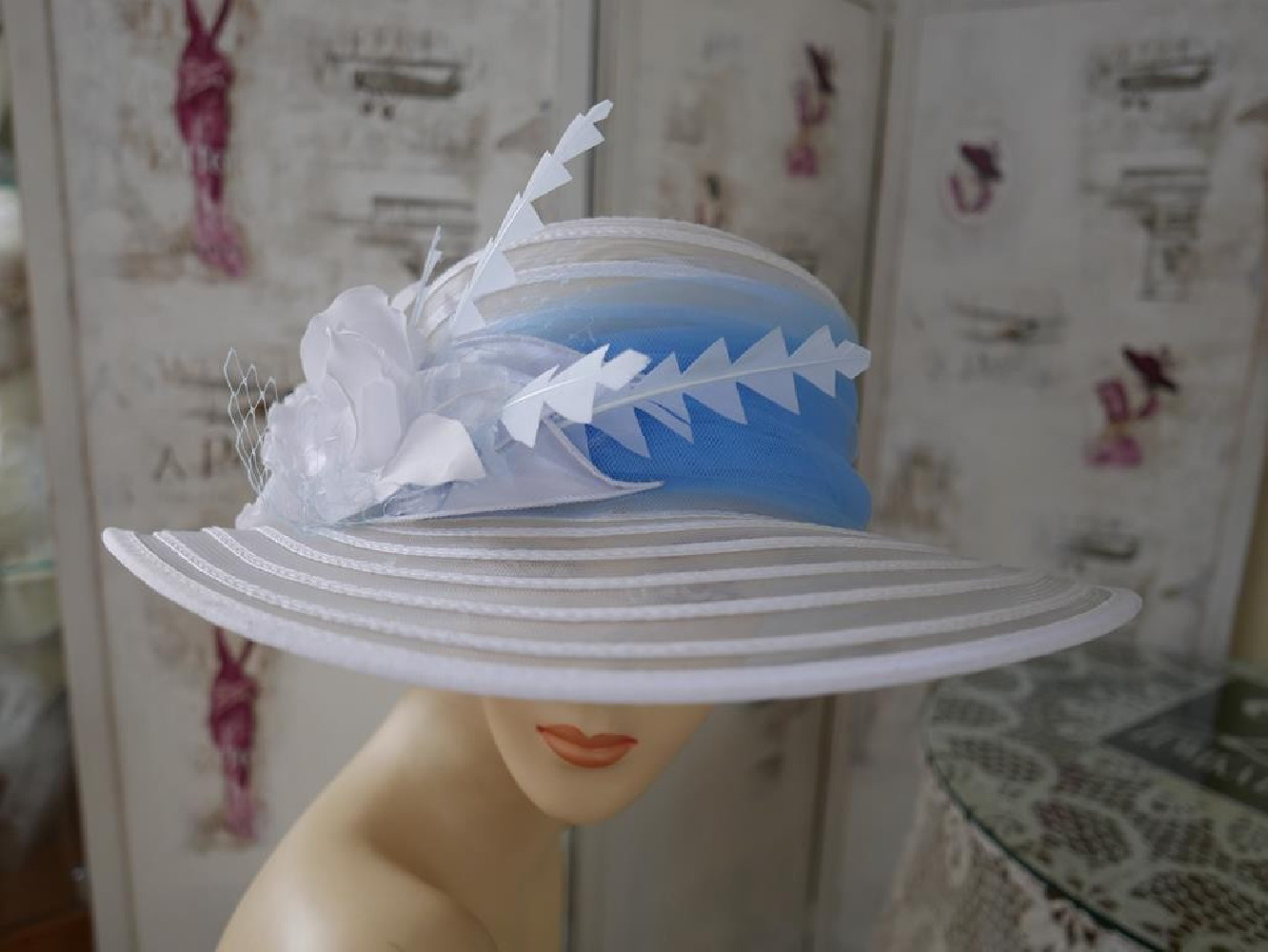 California biało błękitny kapelusz do 57 cm regulowany