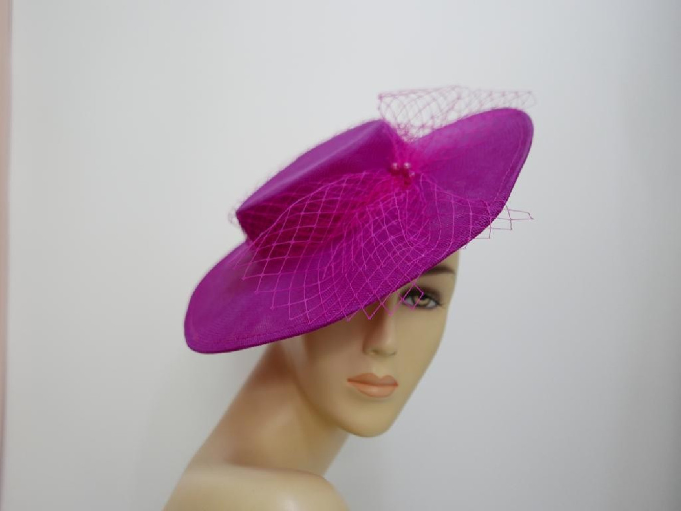 Fuksja kanotier z lnu z woalką